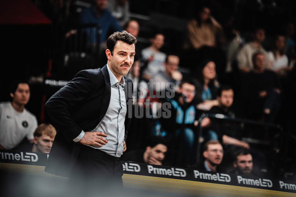 Basketball | Männer | Saison 2025/2026 | easyCredit Basketball Bundesliga | Veolia Towers Hamburg vs. Ratiopharm Ulm | 18.01.2026 | Trainer Benka Barloschky (Veolia Towers Hamburg) verzieht das Gesicht