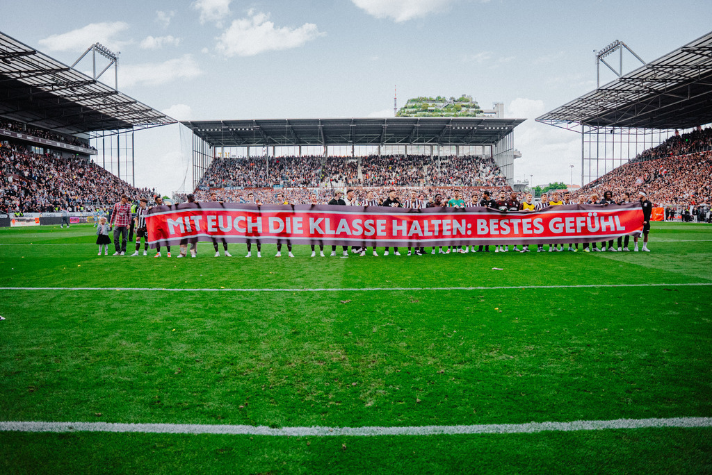 DSC09273 | Der offizielle Shop für FC St. Pauli Fotos. Wähle aus Spielszenen & Fanmomenten dein FCSP Wunschformat. Wir liefern Millerntor-Atmosphäre.