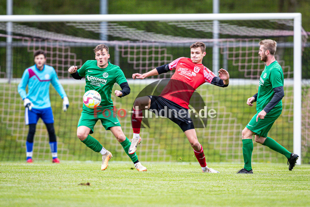 TSV Peißenberg vs WSV Unterammergau | Abstiegs Qualifikationsrunde Kreisliga Gruppe C, TSV Peißenberg vs WSV Unterammergau, 20240420,
Michael GLADIATOR (TSVP 17) in Aktion,
2024-04-20 in Peißenberg (Sportplatz Peißenberg)
15 Robin REITER (WSVU 15), 17 Michael GLADIATOR (TSVP 17)
Copyright: WolfgangxLindner www.foto-lindner.de