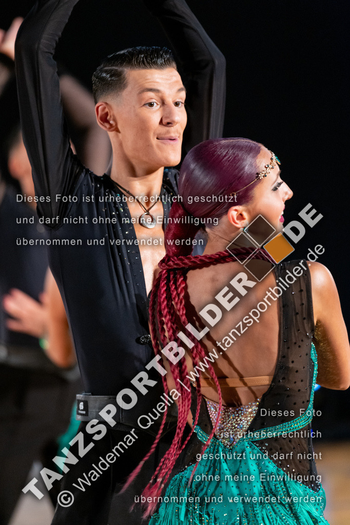 20250503-10366 | Hier finden Sie Tanz Bilder vom Latein und Standard Formationen tanzen. Sportbilder vom Tanzsport. Schöne Fotos und von Weltmeisterschaft, Europameisterschaft, Bundesliga, Regionalliga, Oberliga und Landesliga sowie von GOC Stuttgart, DanceComp, WM Bremen