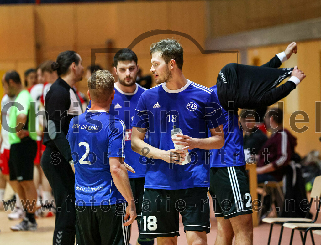 2022-10-08_003_SpVgg_Altenerding_gegen_ASV_Dachau | Erding, Deutschland, 08.10.2022:
Handball, Bezirksoberliga Männer 2022 / 2023, 4. Spieltag, SpVgg Altenerding gegen ASV Dachau, Endergebnis: 23:23

Maximilian Hauß (ASV Dachau, #2), Moritz Deichl (ASV Dachau, #18)

Foto: Christian Riedel / fotografie-riedel.net