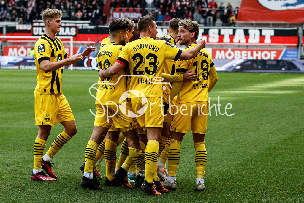 FC Ingolstadt - Borussia Dortmund Amateure | Dortmund jubelt ueber den Treffer zum 0-1 durch Justin NJINMAH (BVB #11) / DFL REGULATIONS PROHIBIT ANY USE OF PHOTOGRAPHS AS IMAGE SEQUENCES AND/OR QUASI-VIDEO
