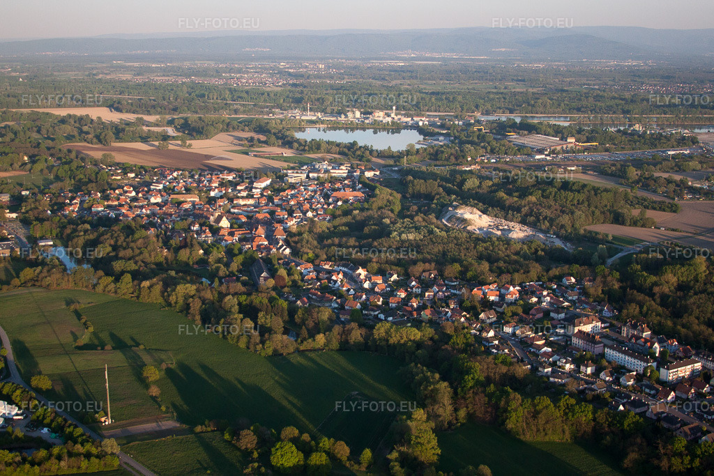 Vue aérienne: Vue de la ville à Lauterbourg dans le département Bas Rhin, France. Photo: IMG_64430.jpg prise le 17/04/2014 par Werner Riehm/FLY-FOTO.euRésolution de l'original: 4752 x 3168 px
