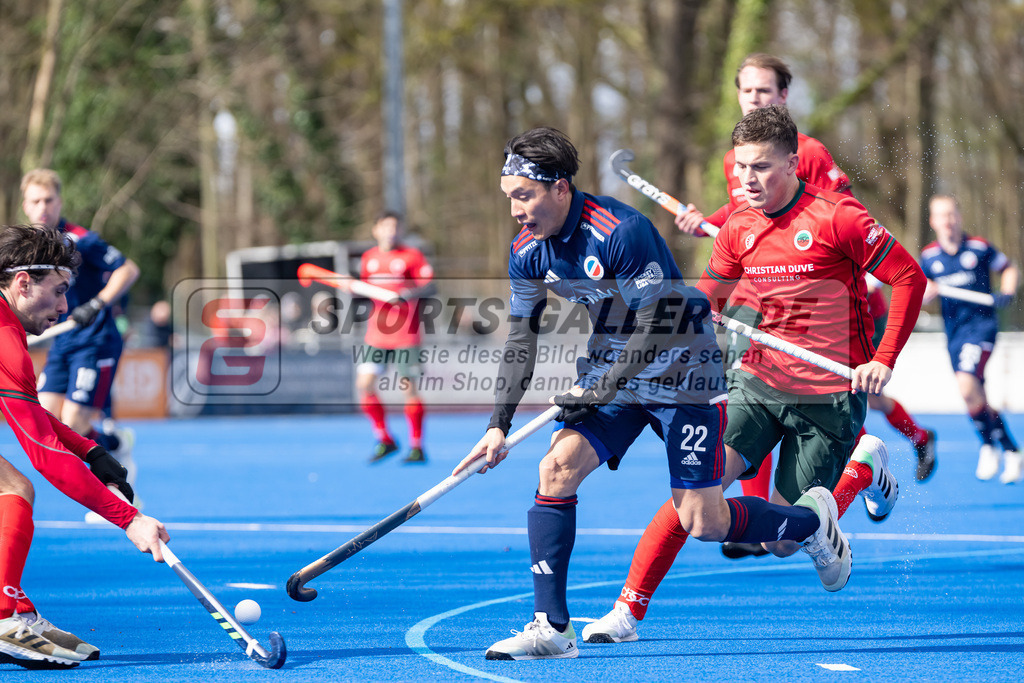HK_20240323_109914 | 1. Bundesliga Hockey Herren Crefelder HTC - Mannheimer HC am 23.3.2024 Crefelder HTC  Hüttenallee, Krefeld , Dan Nquyen Liong ( Mannheimer HC #22 ) , Julius Hayner ( Crefelder HTC #6 )