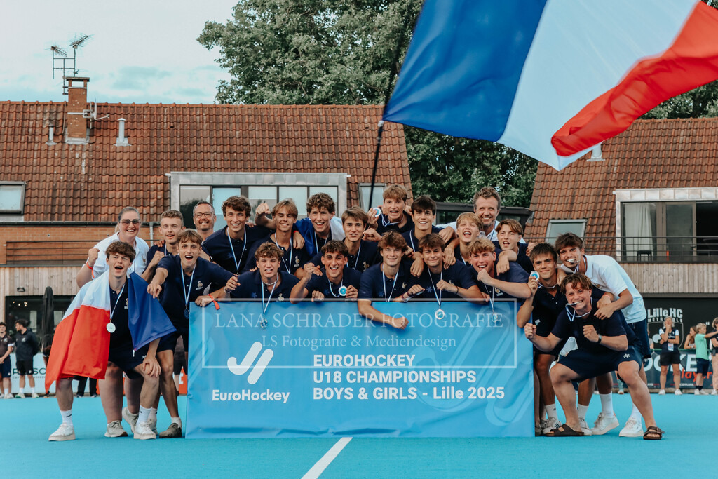 EM_MU18_F_GER-BEL_Lille_bearbeitet_Pokalbilder (10 von 137) | lanaschraderfotografie - Realisiert mit Pictrs.com