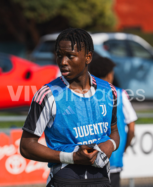 juv_lut_fmachado-0125 | Images from the Juniors B match between Juventus Academy and FC Lutry, played on 18 March 2026 in Lutry, Switzerland, featuring players, coaching staff and match action throughout the game.