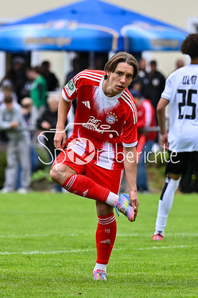 SSV Ulm 1846 Fussball U19 - FC Bayern München U19 | im Bild Bohdan OLYCHENKO (FCB #6) / Einzelfoto / Freisteller / U19 DFB Nachwuchsliga: SSV Ulm 1846 Fussball - FC Bayern München, Hauptspielfeld Langenau am 02.08.2025