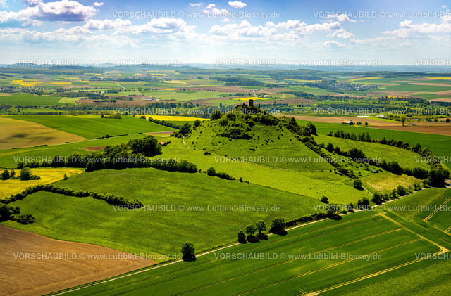 Warburg240504937BurgDesenberg | Luftbild, Burg Desenberg auf einem Vulkankegel, historische Sehenswürdigkeit, Ruine einer Höhenburg in der Warburger Börde, Wiesen und Felder mit Fernsicht und blauem Himmel mit Wolken, Daseburg, Warburg, Ostwestfalen, Nordrhein-Westfalen, Deutschland
