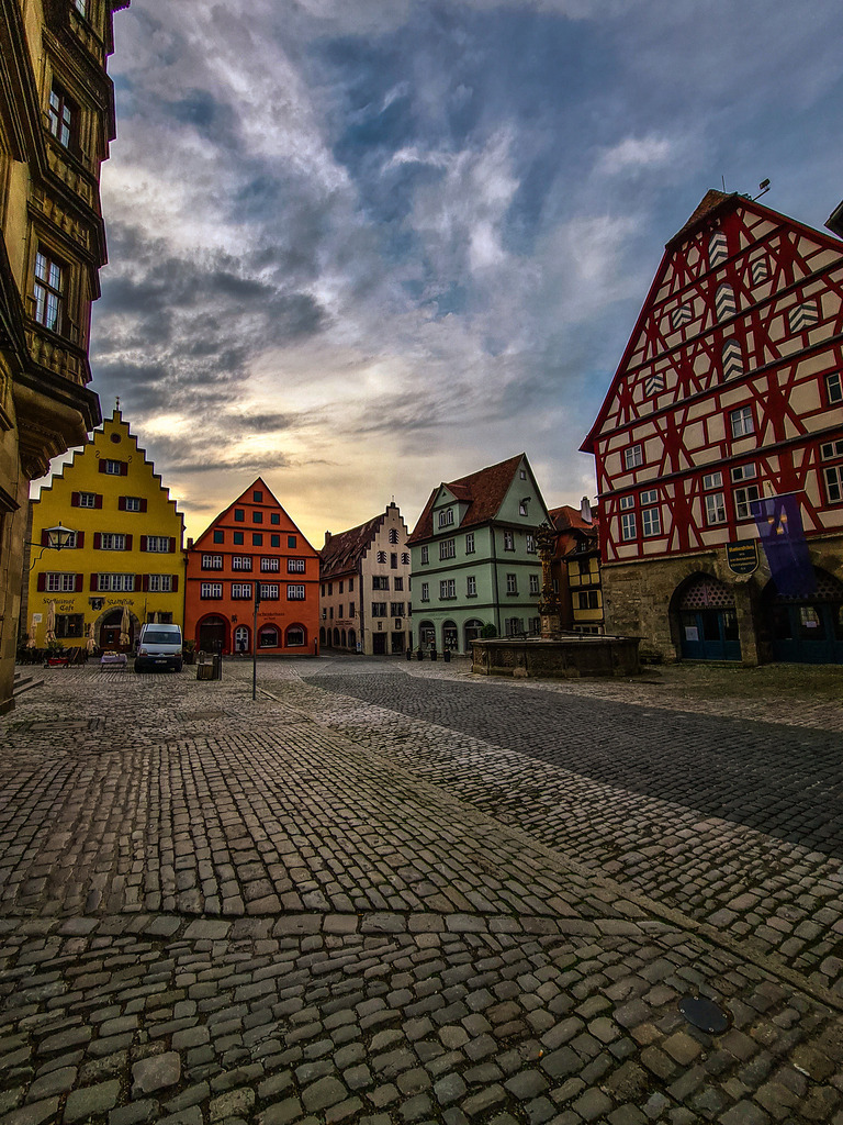 20220430_073859 | Rothenburg ob der Tauber. Nur hier gibt es Exklusive und passend zur Jahreszeit Ihr Wandbild, T-Shirt, Tasse und alles was das Rothenburg Herz begehrt. - Realisiert mit Pictrs.com