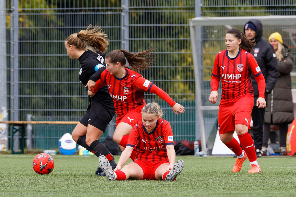 FCHHOH_251005_9765 | 1.FC Heidenheim 1846 II vs. SGM Hohenmemmingen/Sontheim, Fußball, Frauen, Bezirksliga, 2025/2026, 4. Spieltag, 05.10.2025 in Heidenheim, Kunstrasen b. Voith-Arena West(Foto: Michael Bulling) - Realisiert mit Pictrs.com