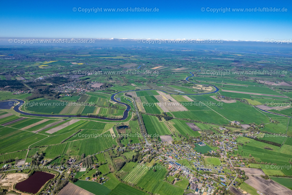 Burweg_Hechthausen_Oste_ELS_0406290423 | BURWEG 29.04.2023 Ortsansicht der Straßen und Häuser der Wohngebiete in Burweg im Bundesland Niedersachsen, Deutschland. Weiterführende Informationen bei: Gemeinde Burweg,  Landkreis Stade,  Samtgemeinde Oldendorf - Himmelpforten. // Town View of the streets and houses of the residential areas in Burweg in the state Lower Saxony, Germany. Further information at: Gemeinde Burweg,  Landkreis Stade,  Samtgemeinde Oldendorf - Himmelpforten. Foto: Martin Elsen