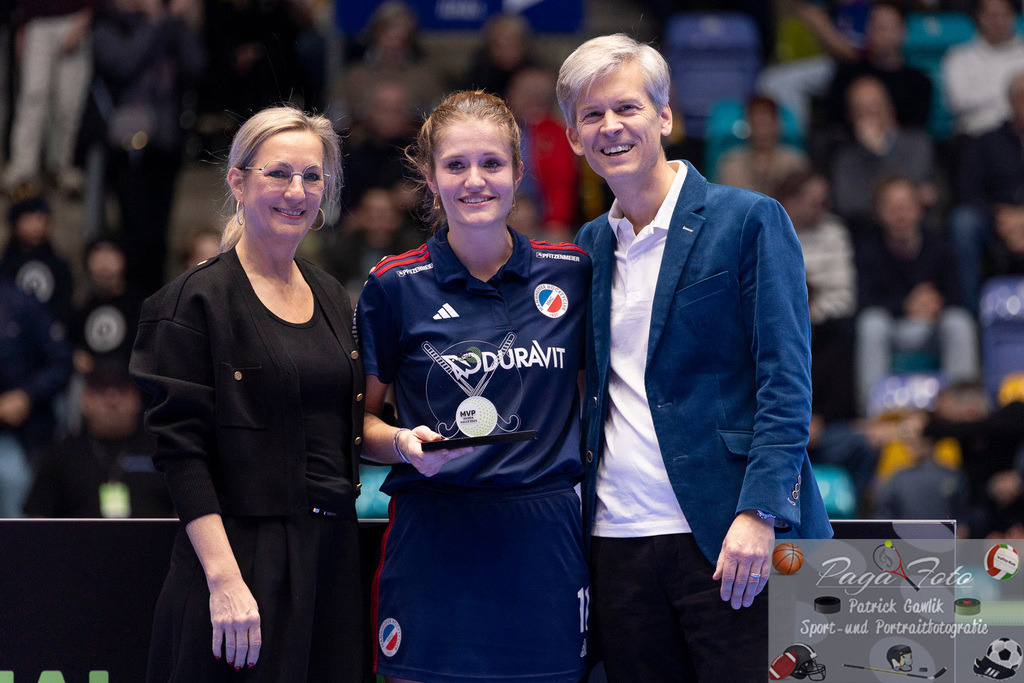 Volvo E.R.B. Final 4 Finale Frauen: Berliner HC - Mannheimer HC, 26.01.2025 | Sonja Zimmermann (Mannheimer HC #11) wurde zum MVP gewählt, Berliner HC - Mannheimer HC, Frankfurt, Süwag Arena, 26.1.2025 - Realisiert mit Pictrs.com