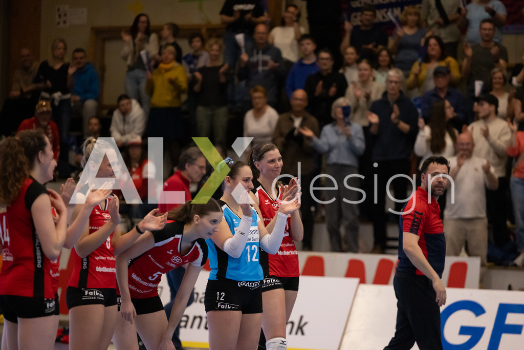 Volleyball I Frauen I Saison 2025-2026 I Volleyball NLA | Women I 1/2 Finals I  VC Kanti Schaffhausen - Sm'Aesch Pfeffingen I 22.03.2026 | Jubel zum Sieg von VC Kanti Schaffhausen - Realisiert mit Pictrs.com