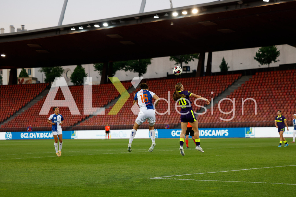 GC Zürich vs FC Zürich - AXA Women’s Super League Playoffs - Stadion Letzigrund | EMANUELA PFISTER of Grasshopper Club Zürich and IMANE TOURISS of Grasshopper Club Zürich header duel during the AXA Women’s Super League Playoffs quarter-final second leg between GC Zürich and FC Zürich at Stadion Letzigrund, Zurich, Switzerland. - Realisiert mit Pictrs.com
