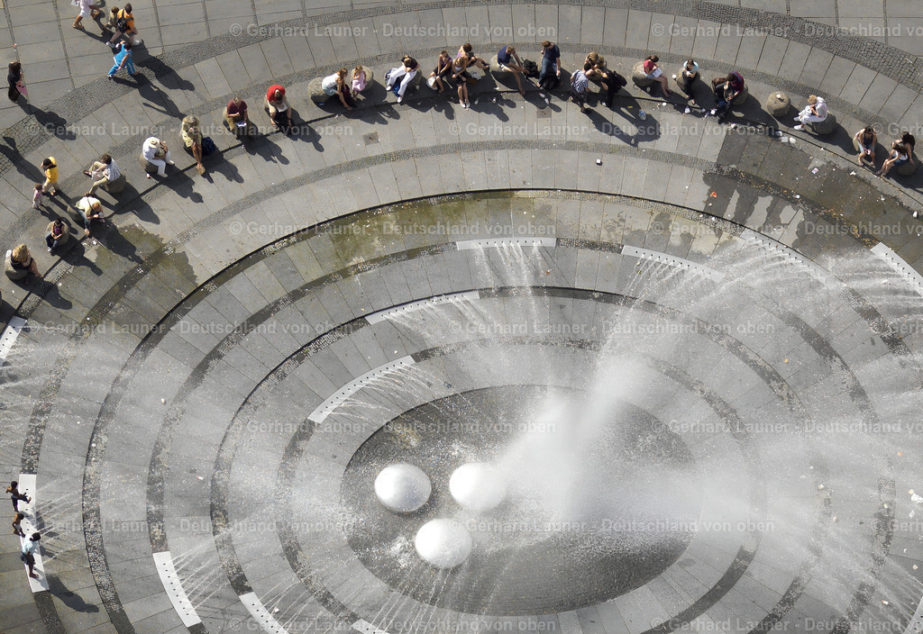 9000231 | Brunnen am Karlsplatz Stachus in München im Bundesland Bayern