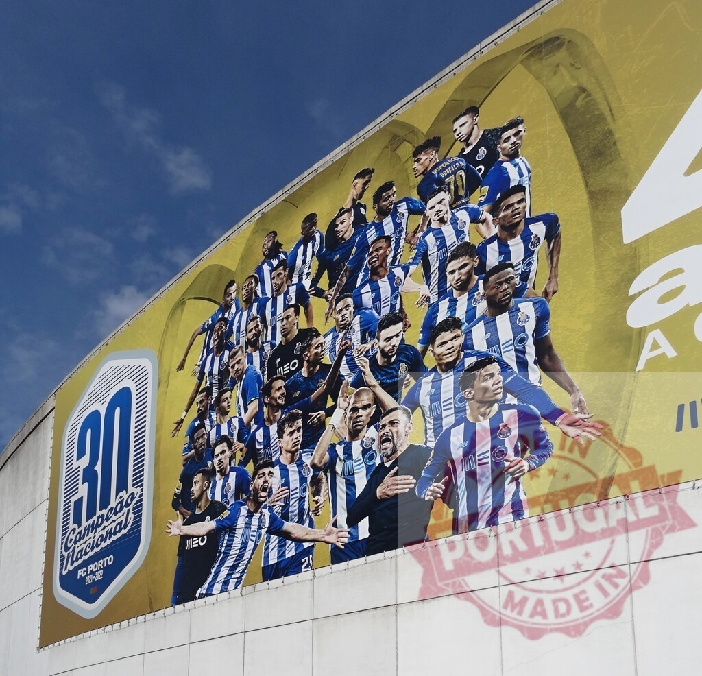 FC Porto football team billboard celebrating national championship | FC Porto players and coach Sérgio Conceição billboard celebrating the 30th national championship - Realisiert mit Pictrs.com