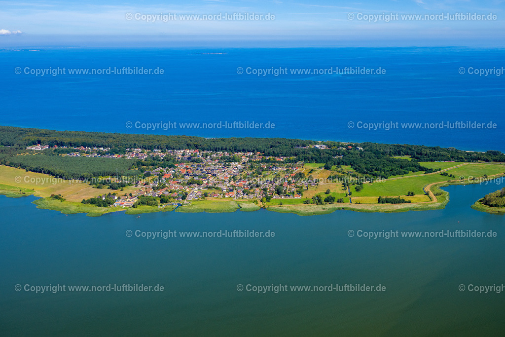 Zempin_Usedom_ELS_7857100822 | ZEMPIN 10.08.2022 Ortsansicht an der Meeres-Küste der Ostsee in Zempin im Bundesland Mecklenburg-Vorpommern, Deutschland. // Townscape on the seacoast of Baltic Sea in Zempin in the state Mecklenburg - Western Pomerania, Germany. Foto: Martin Elsen