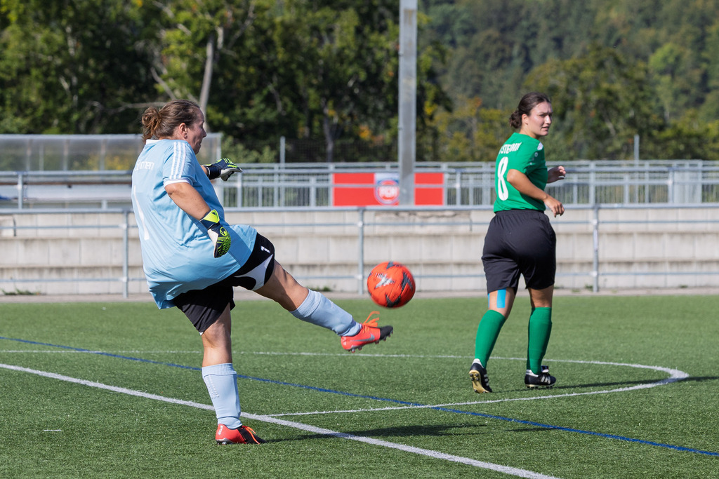 FCHSTE_250921_0837 | 1.FC Heidenheim 1846 II vs. TV Steinheim, Fußball, Frauen, Bezirksliga, 2025/2026, 2.Spieltag, 21.09.2025 in Heidenheim, Kunstrasen b. Voith-Arena West(Foto: Michael Bulling) - Realisiert mit Pictrs.com
