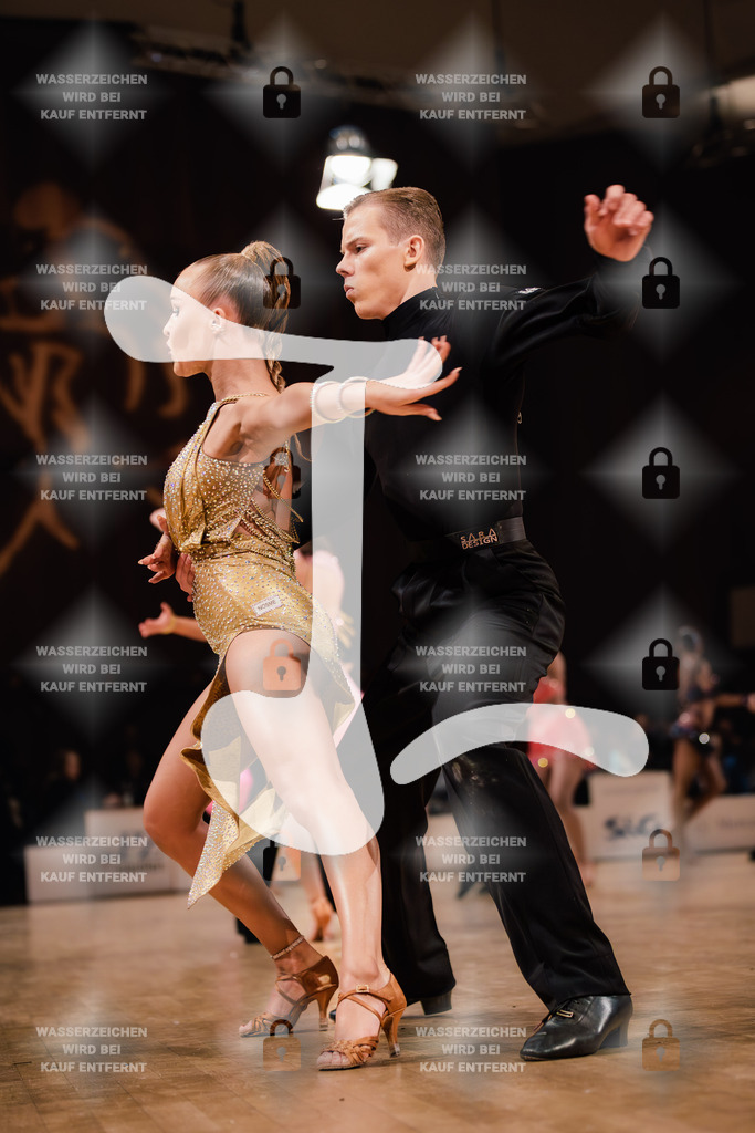 Goldstadtpokal 2025 - WDSF Open Latin Youth 8th (92) Sean Baciak _ Veronika Vilemova (Slovak Republic)-2025-01-25-7032 | Webshop for digital downloads and prints of dance sport, event & show photographer Julian Link - Realisiert mit Pictrs.com