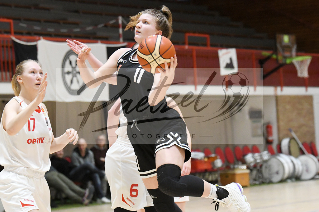 20200126_OSCTGN_0044 | Basketball, Juniorinnen: Ricarda Schott (TG Neuss Junior Tigers) in Aktion, am Ball, Einzelaktion beim Spiel der WNBL zwischen OSC Junior Panthers vs. TG Neuss Junior Tigers am 26.01.2020 im Panthers Dome in Osnabrück, Deutschland.(Foto von Nico Paetzel) - Realisiert mit Pictrs.com