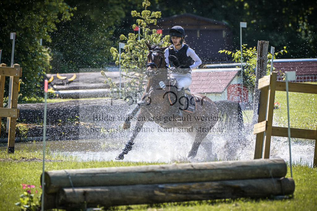 DOS_4063 | Entdecke hochwertige Reitturnierfotos von Foto Oger. Professionell, emotional und authentisch – jetzt Lieblingsmomente im Shop bestellen.Deutschlandweite Turnierfotografie. - Realisiert mit Pictrs.com