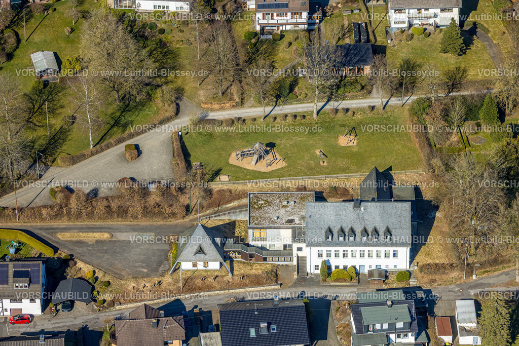 Kirchhundem250308316Rahrbach | Luftbild, Alte Schule Hochstraße und Spielplatz Rahrbach, Rahrbach, Kirchhundem, Sauerland, Nordrhein-Westfalen, Deutschland