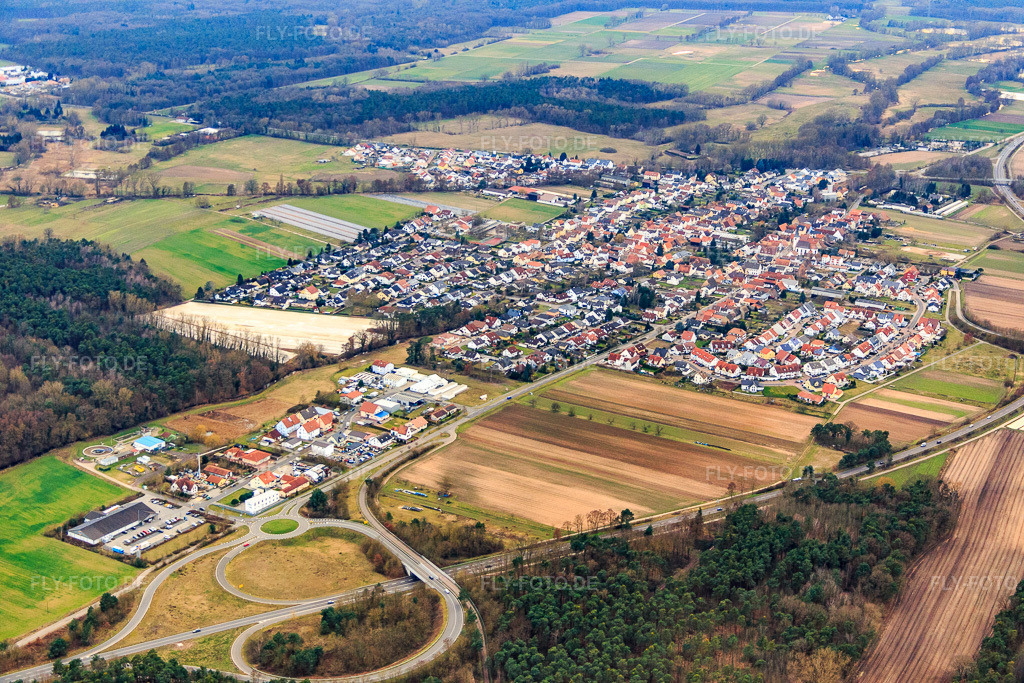 Luftbild: Ortsansicht aus Nordosten in Hanhofen im Bundesland Rheinland-Pfalz in Deutschland. Foto: IMG_086149.jpg vom 12.02.2016 durch Werner Riehm/FLY-FOTO.de