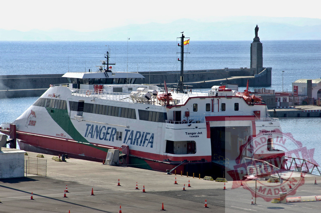 Tanger Jet ferry boat docking at Tarifa port. Espana - Cadiz | Tanger Jet ferry boat making connections between Tarifa and Tanger in Spain - Realisiert mit Pictrs.com
