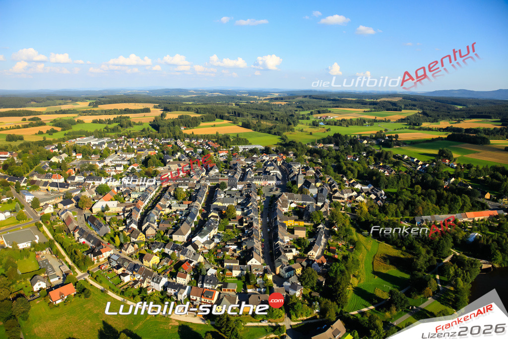 Die Luftaufnahme der Stadt Weissenstadt wurde vom UL-Flugzeug heraus erstellt ( keine Drohne )- hohe Auflösung für beste Qualität