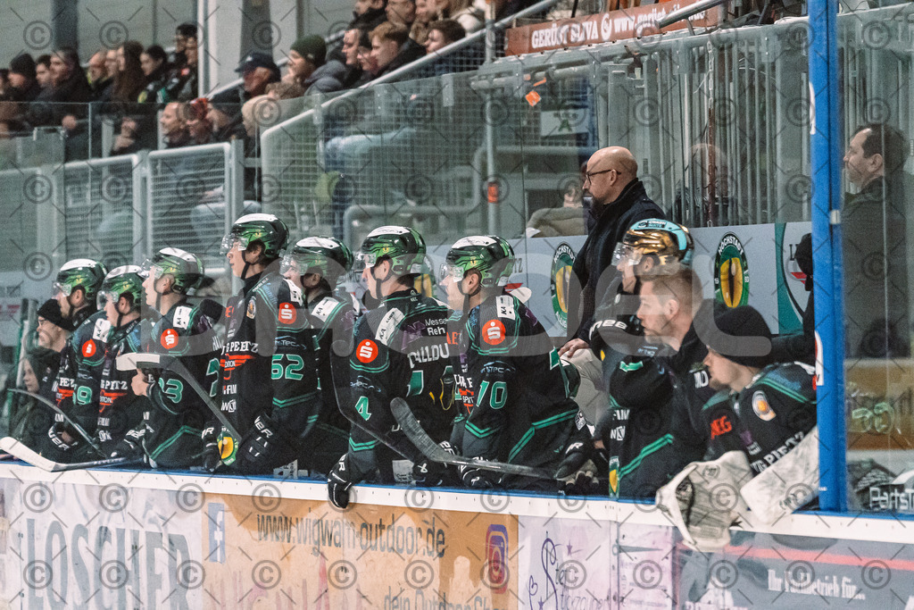Alligators_vs_Erding_12_12_2025-114 | Höchstadt Alligators Fotogalerie: Eishockey-Action aus Franken. Professionelle Spielfotos, Portraits & Stadionbilder zum Download. Jetzt entdecken! - Realisiert mit Pictrs.com