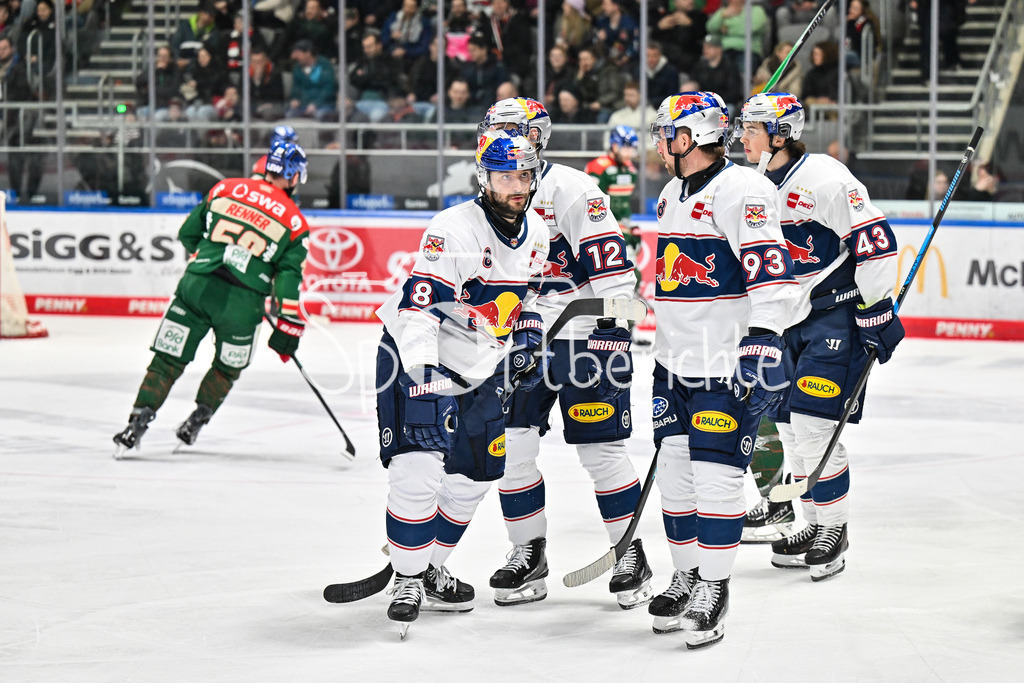 Augsburger Panther - EHC RB München | AUGSBURG, DEUTSCHLAND - 27. FEBRUAR: Jubel der Gäste nach dem Treffer zum 1-4 durch Tobias RIEDER (RB München 8) / Tor / Torschuetze / Freude / Happy während dem Match zwischen den Augsburger Panthern und dem EHC RB München am 46. Spieltag der Penny DEL im Curt Frenzel Stadion