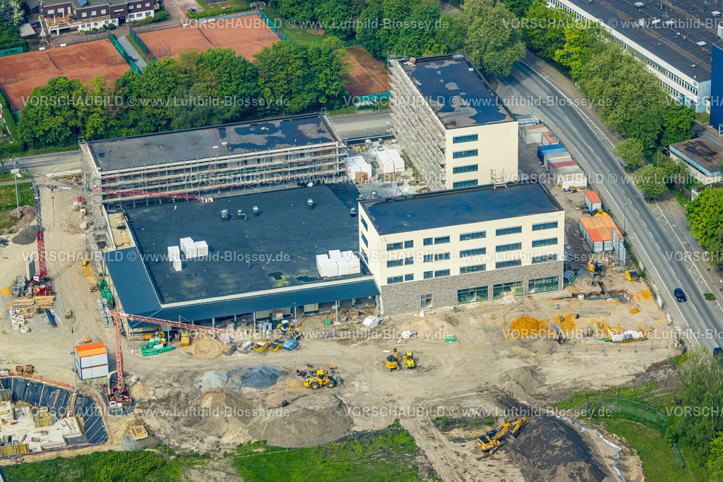 Herne240500243 | Luftbild, Baustelle mit Neubau Kaiserquartier, auch Quartier Kaiserstraße, zwischen Forellstraße und Lackmanns Hof, dahinter Tennisanlage Tennisplätze TC Emschertal Herne e.V., Baukau, Herne, Ruhrgebiet, Nordrhein-Westfalen, Deutschland