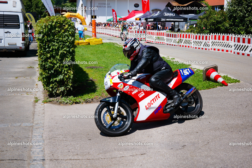 P1036929-2 | Erleben Sie atemberaubende, hochqualitative Fotos Ihrer Fahrt entlang der malerischen Alpenstraßen. Besuchen Sie alpineshots.com, um professionelle Aufnahmen Ihrer unvergesslichen Reise zu finden und zu kaufen - Realisiert mit Pictrs.com