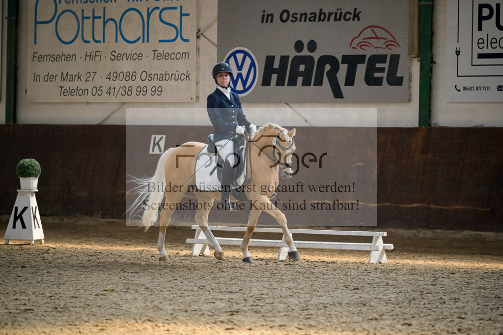 Reitturnier Voxtrup | Entdecke hochwertige Reitturnierfotos von Foto Oger. Professionell, emotional und authentisch – jetzt Lieblingsmomente im Shop bestellen.Deutschlandweite Turnierfotografie. - Realisiert mit Pictrs.com