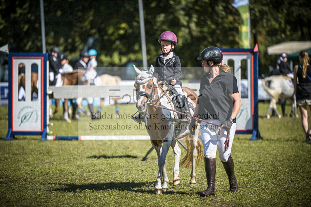 DOS_0429 | Entdecke hochwertige Reitturnierfotos von Foto Oger. Professionell, emotional und authentisch – jetzt Lieblingsmomente im Shop bestellen.Deutschlandweite Turnierfotografie. - Realisiert mit Pictrs.com