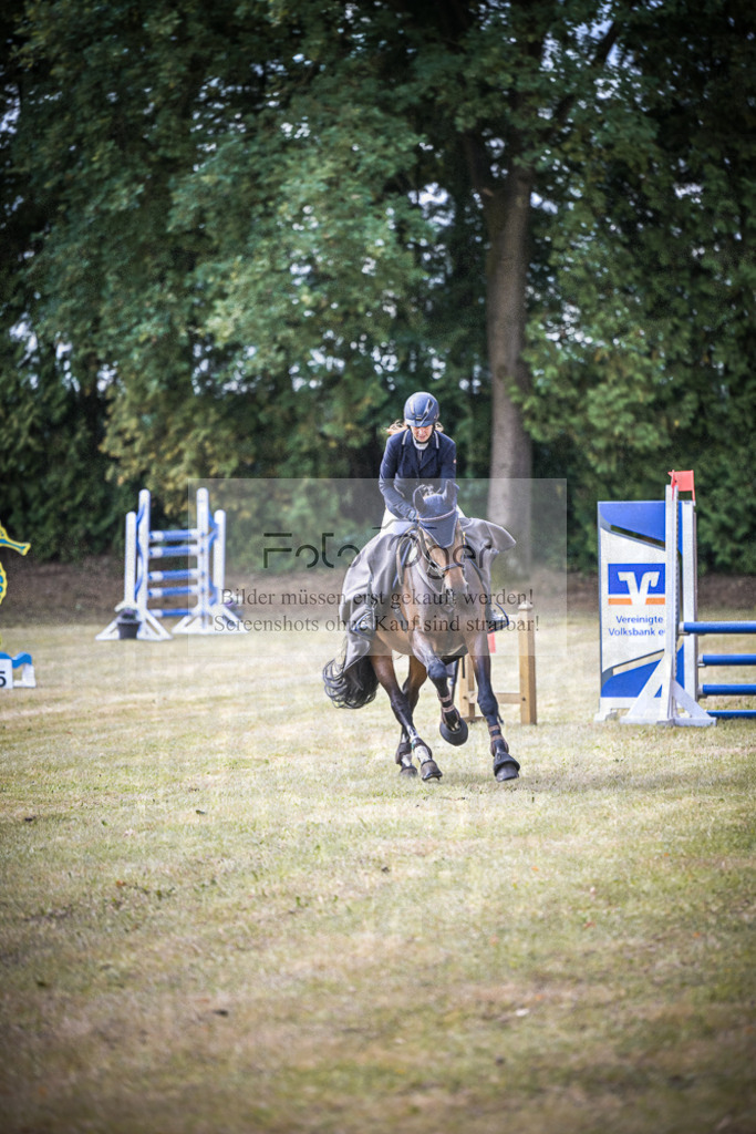 DOS_0157 | Entdecke hochwertige Reitturnierfotos von Foto Oger. Professionell, emotional und authentisch – jetzt Lieblingsmomente im Shop bestellen.Deutschlandweite Turnierfotografie. - Realisiert mit Pictrs.com