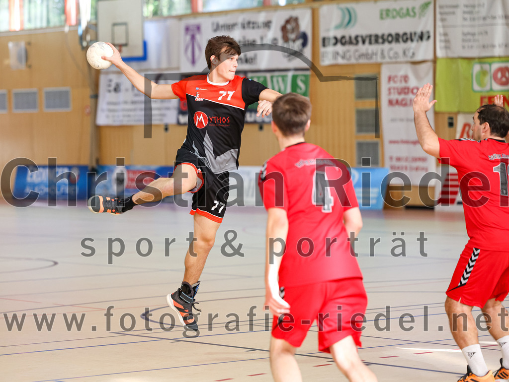 2022-10-16_058_SpVgg_Altenerding_II_gegen_SG_Moosburg_II | Erding, Deutschland, 16.10.2022:
Handball, Bezirksklasse Männer 2022 / 2023, 2. Spieltag, SpVgg Altenerding II gegen SG Moosburg II, Endergebnis: 30:23

Maximilian Damke (SG Moosburg, #77), Daniel Veihelmann (SpVgg Altenerding, #4), Simon Klawe (SpVgg Altenerding, #12)

Foto: Christian Riedel / fotografie-riedel.net