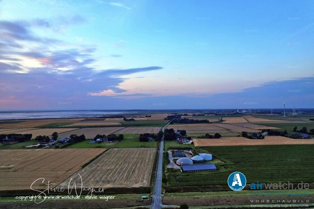Windpark - Simonsberg | Entdecken Sie atemberaubende Luftbilder und Fotografien auf airwatch.de - Tauchen Sie ein in eine Welt voller faszinierender Aufnahmen aus der Vogelperspektive.