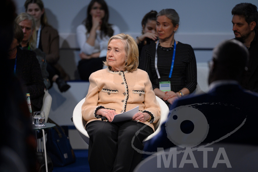 _DWI5081 | Die US-Politikerin Hillary Clinton auf der Veranstaltung Girls Just Want to Have Fundamental Rights: Fighting the Global Pushback im Rahmen der Münchner Sicherheitskonferenz 2026. München, 14.02.2026 Bayern Deutschland - Realized with Pictrs.com