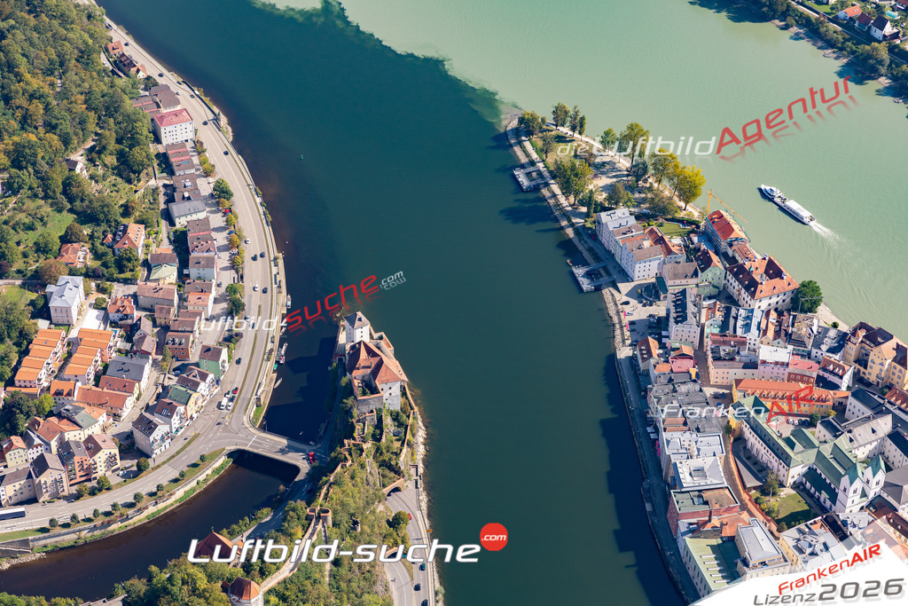 Die Luftbildaufnahme Altstadt - Passau wurde 2020 mittels Flugzeug (keine Drohne) erstellt. Perfekte Schärfe und Druck- Ergebnisse- Garantiert!
