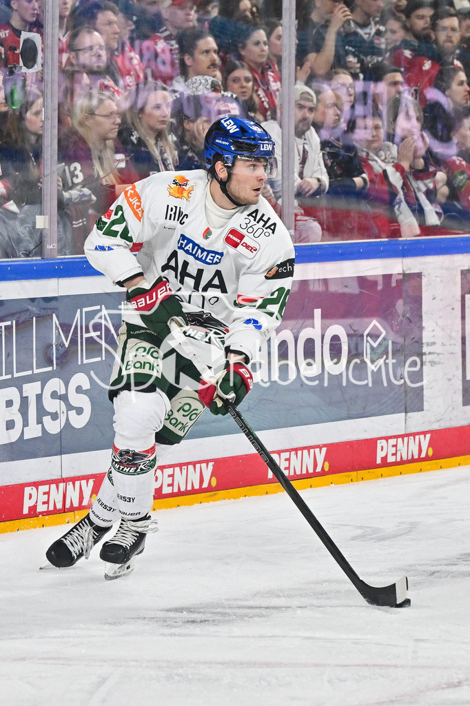 Kölner Haie - Augsburger Panther | KÖLN, DEUTSCHLAND - 04. MÄRZ: am Puck Alexander BLANK (Augsburger Panther 26) / Einzelfoto / Freisteller während dem Match zwischen den Kölner Haien und den Augsburger Panthern am 48. Spieltag der Penny DEL in der Lanxess Arena