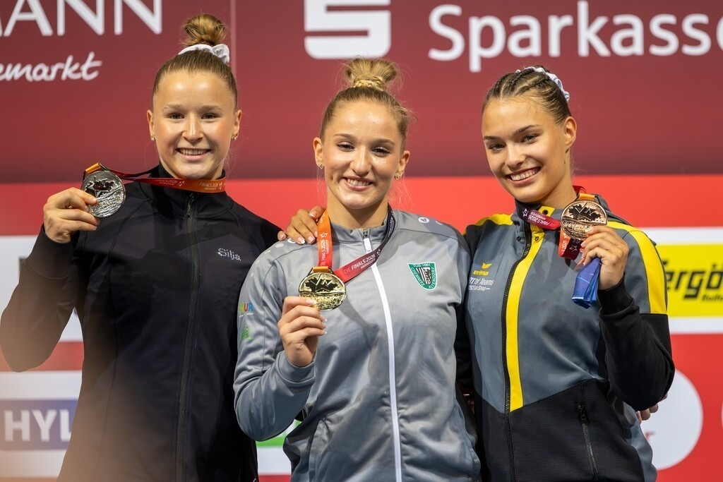 DM Finals 2026; Gerätfinals Frauen Boden | DM Finals 2026; Gerätfinals Frauen Boden***Die Medailliengewinnerinnen von links nach rechts: Silja Stöhr, Karina Schönmaier und Jessica Schlegel - Realisiert mit Pictrs.com