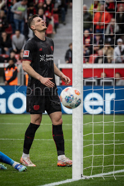 German Bundesliga, Bayer 04 Leverkusen vs. VfL Wolfsburg, 04.04.2026 | LEVERKUSEN, GERMANY - APRIL 4, 2026 :  Patrik Schick (Bayer 04 Leverkusen, 14) misses the goal during the German Bundesliga match on gameday 28 between Bayer 04 Leverkusen vs. VfL Wolfsburg at BayArena on April 4, 2026 in Leverkusen, Germany. DFL REGULATIONS PROHIBIT ANY USE OF PHOTOGRAPHS AS IMAGE SEQUENCES AND/OR QUASI-VIDEO.