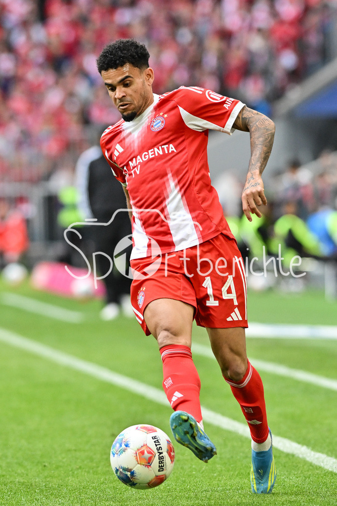 FC Bayern München - VfB Stuttgart | MUNICH, GERMANY - 19. APRIL: with Ball Luis DIAZ (FC Bayern Munich 14) during the Bundesliga Match between FC Bayern Munich vs. VfB Stuttgart at Matchday 30 at Allianz Arena / DFL REGULATIONS PROHIBIT ANY USE OF PHOTOGRAPHS AS IMAGE SEQUENCES AND/OR QUASI-VIDEO