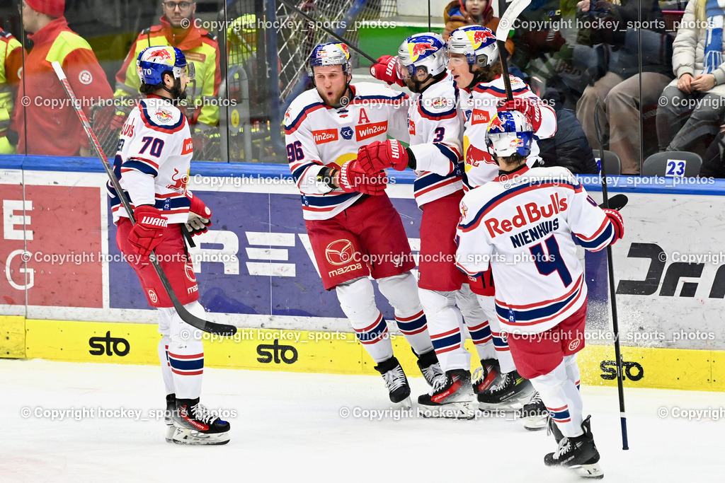 EC IDM WÄRMEPUMPEN VSV vs. EC Red Bull Salzburg | #70 Nissner Benjamin EC Redbull Salzburg, #4 Nienhuis Nash EC Redbull Salzburg, #3 Schneider Peter EC Redbull Salzburg, EC IDM WÄRMEPUMPEN VSV vs. EC Red Bull Salzburg, EC IDM WÄRMEPUMPEN VSV vs. EC Red Bull Salzburg am 17.01.2025 in Villach (Stadthalle Villach), Austria, (Photo by Bernd Stefan)