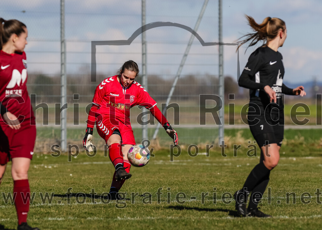 2024-02-25_062_FC_Schwaig_gegen_TSV_Eching | Oberding, Deutschland, 25.02.2024:
Fußball, Bezirksliga 2023 / 2024, Testspiel, FC Schwaig gegen TSV Eching, Endergebnis: 0:5

Torfrau Sabine Winkler (FC Schwaig, #31)

Foto: Christian Riedel / fotografie-riedel.net