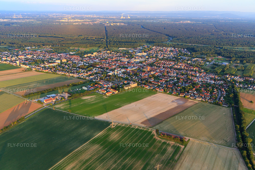 Luftbild: Stadtansicht aus Norden in Kandel im Bundesland Rheinland-Pfalz in Deutschland. Foto: IMG_107788.jpg vom 03.06.2018 durch Werner Riehm/FLY-FOTO.de