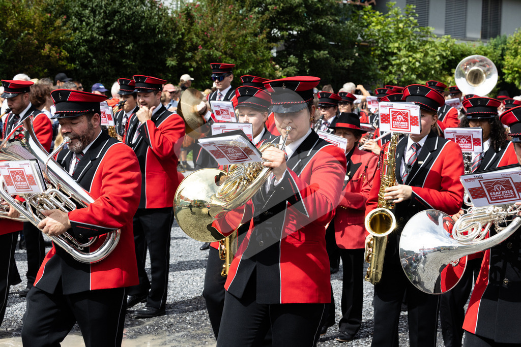 ESAF2025_Freitag_4089 | Die Schwinger des Schwyzer Kantonalen Schwingerverbandes: Fotos, die Dynamik und Leidenschaft festhalten, sowie emotionale Momente aus dem traditionellen Schwingsport zeigen. - Realisiert mit Pictrs.com