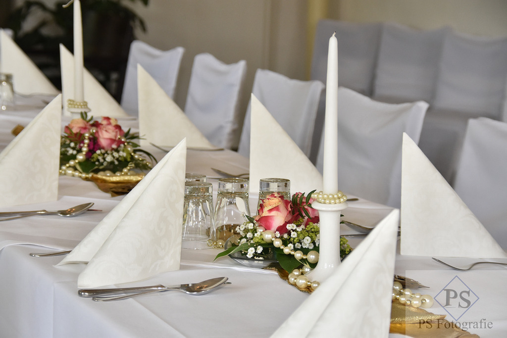 Hochzeit_Haus_Thoholte_Geseke_1 | Hochzeitsfotograf aus Leidenschaft in Büren und Umgebung - Professionelle Hochzeitsreportagen mit emotionalen Fotos - Realisiert mit Pictrs.com