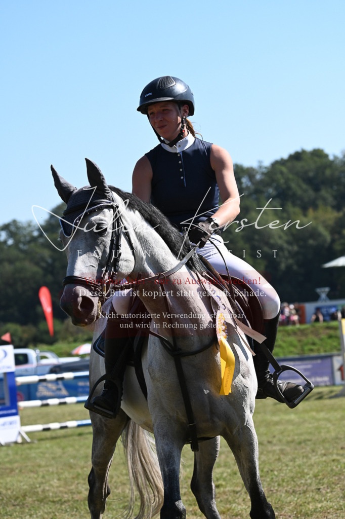DSC_6498 | Pferde- und Turnierfotografie in Westsachsen. Pferdeportraits, Auftragszeichnungen und intuitive Kunst.